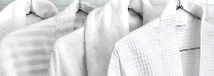 Complementa tu baño relajante con una bata de algodón